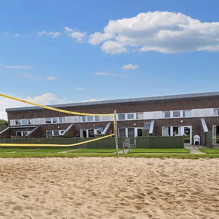 4 Person On A In * Hemmet